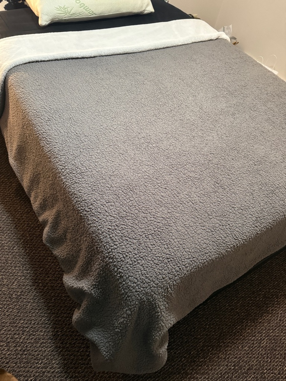EUC - Amari - Plush Sherpa Bed Blanket - Gray/White